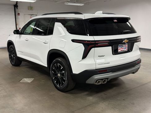 New 2026 Chevrolet Traverse LT w/ Sun and Wheel Package FWD image 3