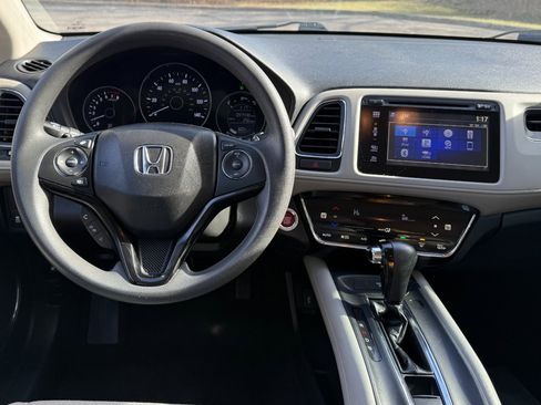 Used 2017 Honda HR-V EX image 9