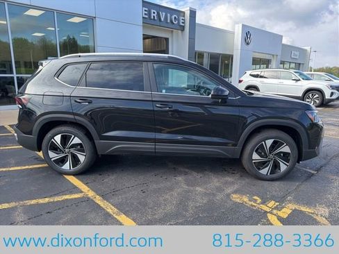New 2026 Volkswagen Taos SE AWD/4WD image 8