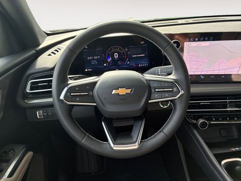 New 2026 Chevrolet Traverse LT w/ Sun and Wheel Package FWD image 12