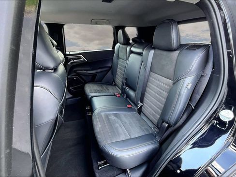 Used 2025 Mitsubishi Outlander SE FWD image 22