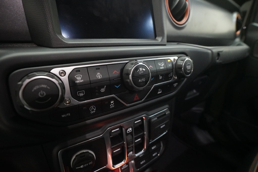 Used 2022 Jeep Gladiator Mojave w/ Cold Weather Group AWD/4WD image 19