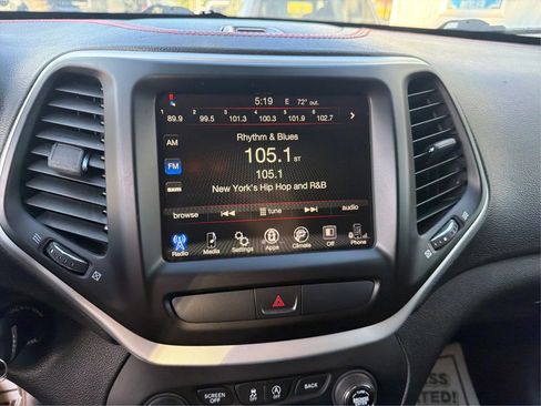 Used 2015 Jeep Cherokee Trailhawk AWD/4WD image 17