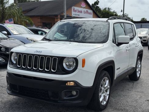Used 2016 Jeep Renegade Latitude FWD image 3