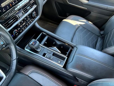 Used 2022 Nissan Pathfinder Platinum w/ Cargo Package image 14