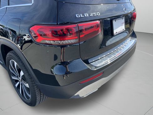 Used 2023 Mercedes-Benz GLB 250 4MATIC image 36