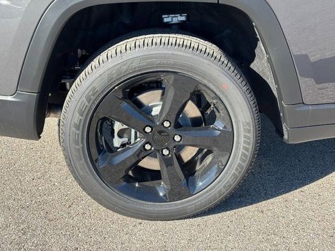 New 2025 Jeep Grand Cherokee L Altitude AWD/4WD image 4