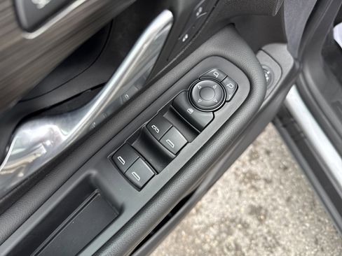 Used 2024 GMC Terrain SLT image 16