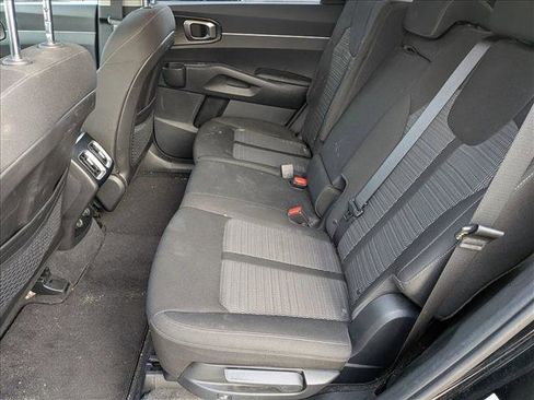 Used 2023 Kia Sorento LX image 12