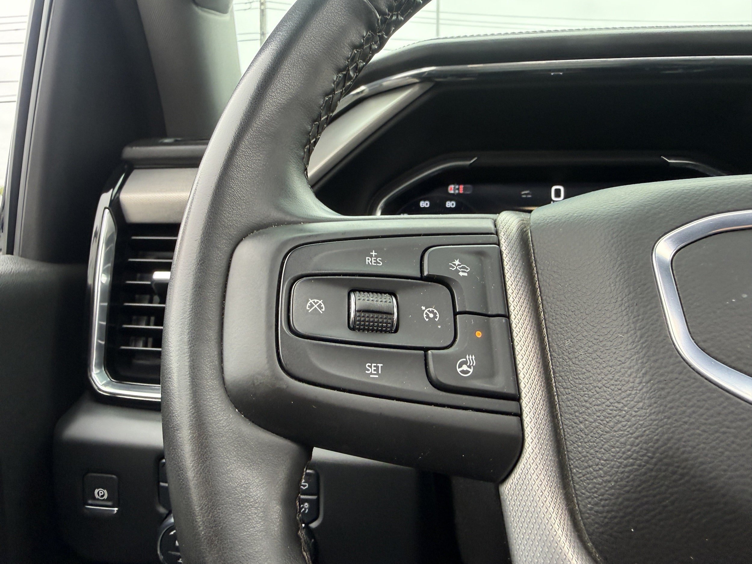 Used 2025 GMC Sierra 2500 Denali AWD/4WD image 18