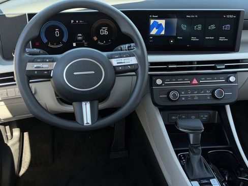 New 2026 Hyundai Tucson SE image 12