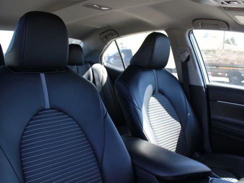 Used 2020 Toyota Camry SE w/ Carpet Mat Package image 18