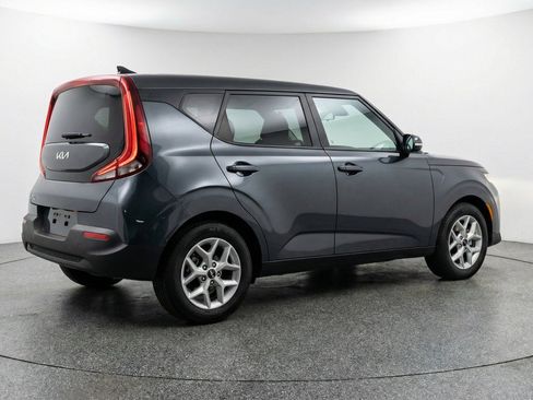 Used 2025 Kia Soul LX w/ LX Technology Package FWD image 9