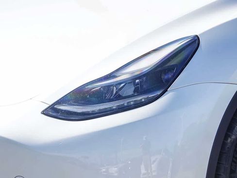 Used 2023 Tesla Model Y Performance image 8