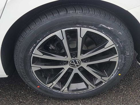 Used 2023 Volkswagen Jetta Sport image 3