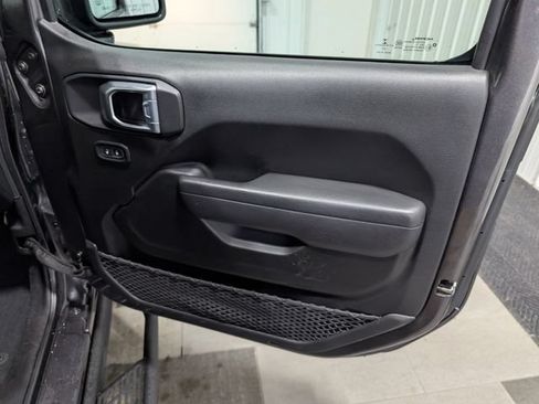 Used 2022 Jeep Gladiator Sport AWD/4WD image 25