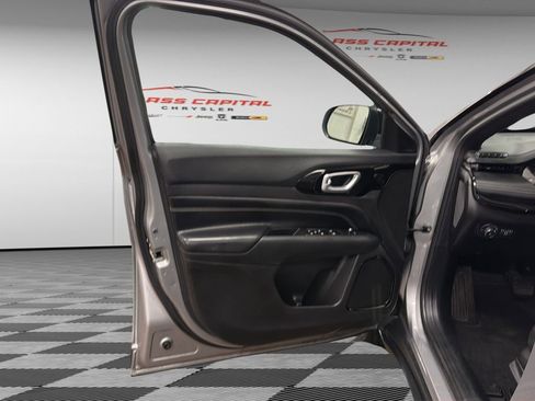 Used 2022 Jeep Compass Altitude image 15