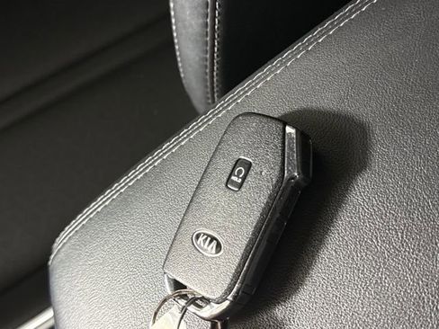 Used 2021 Kia Sorento S image 41