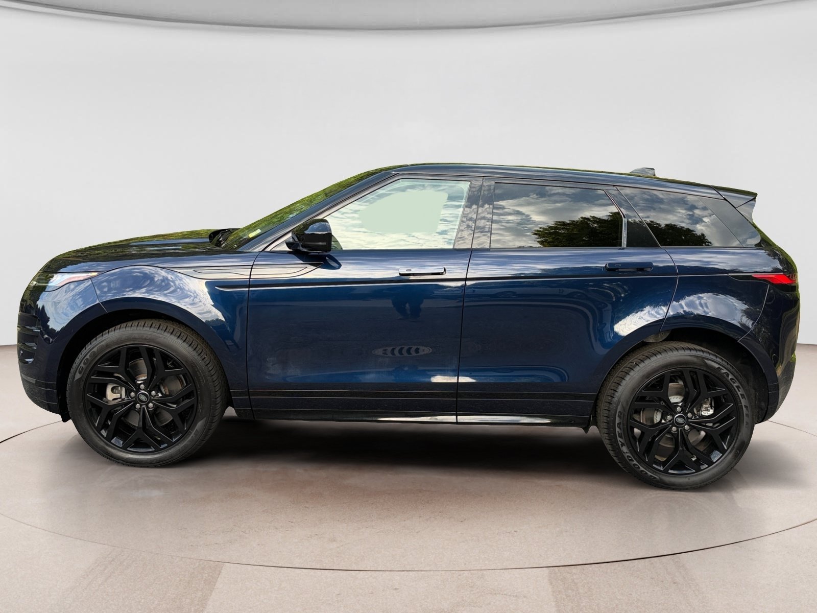 Certified 2023 Land Rover Range Rover Evoque R-Dynamic S AWD/4WD image 2