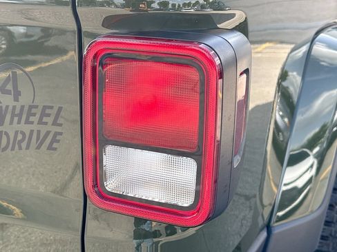 Used 2021 Jeep Gladiator Sport AWD/4WD image 32