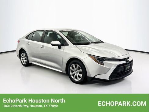 Used 2025 Toyota Corolla LE FWD image 1
