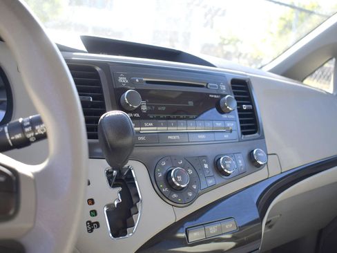 Used 2012 Toyota Sienna LE image 24