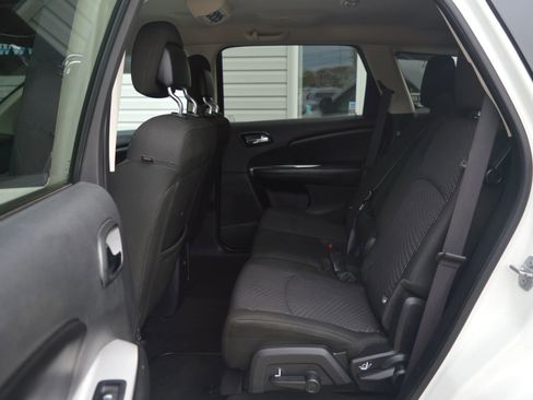 Used 2019 Dodge Journey SE w/ Connectivity Group FWD image 13