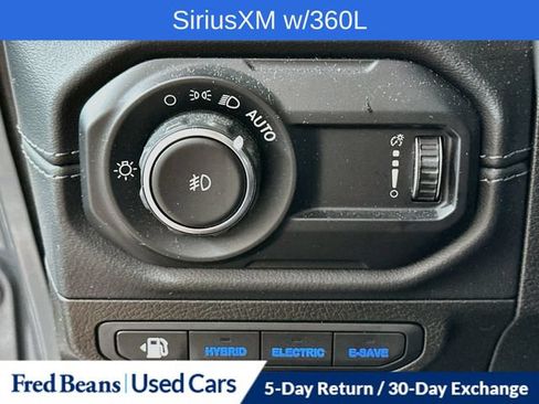 Used 2024 Jeep Wrangler Unlimited Sahara w/ Technology Group AWD/4WD image 15