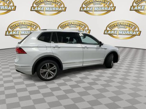 Used 2018 Volkswagen Tiguan SEL w/ R-Line Package FWD image 3