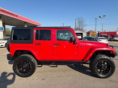 Used 2015 Jeep Wrangler Unlimited Sahara w/ Connectivity Group image 8