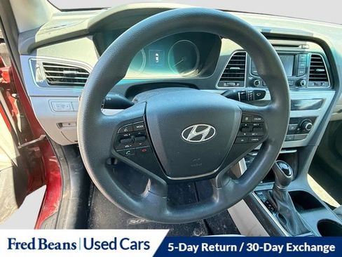Used 2015 Hyundai Sonata SE w/ Option Group 02 FWD image 16