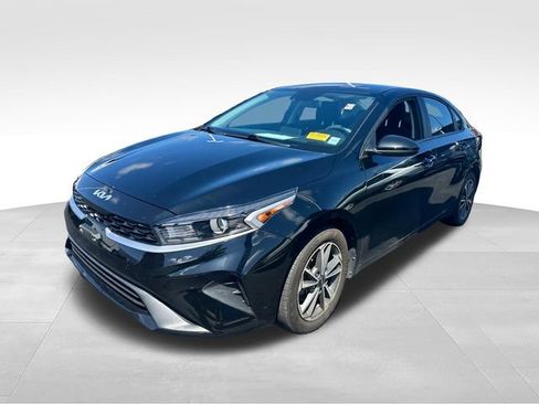 Used 2023 Kia Forte LXS FWD image 3