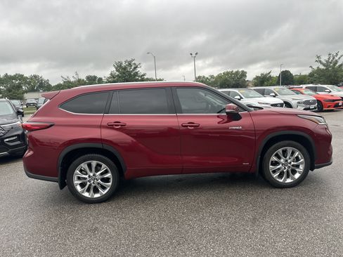 Used 2021 Toyota Highlander Limited AWD/4WD image 3