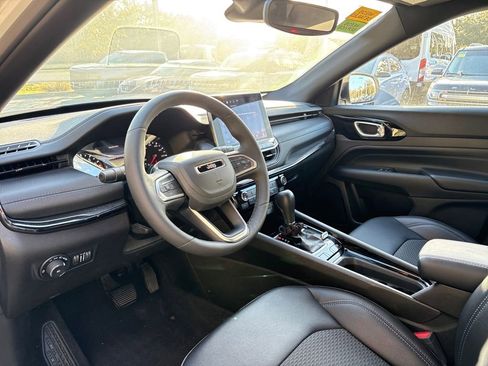 Used 2025 Jeep Compass Latitude w/ Altitude Special Edition image 6