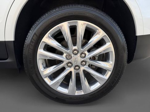 Used 2018 Cadillac XT5 Platinum AWD/4WD image 11