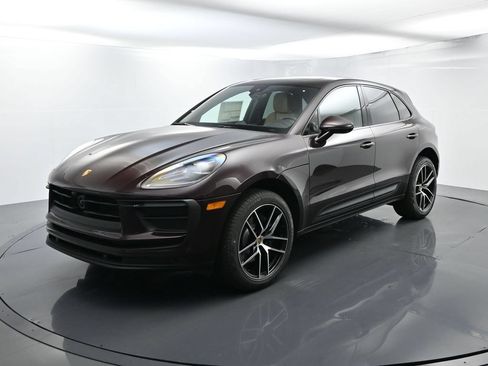Certified 2025 Porsche Macan AWD/4WD image 1