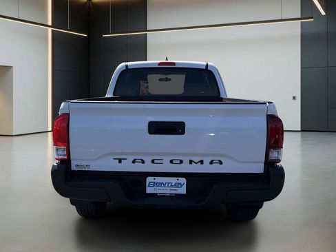Used 2017 Toyota Tacoma SR5 AWD/4WD image 4