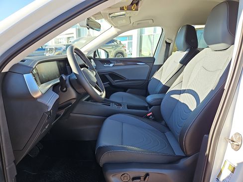 New 2026 Volkswagen Tiguan SE image 11