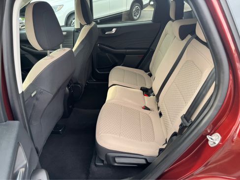 Used 2021 Ford Escape SE image 13