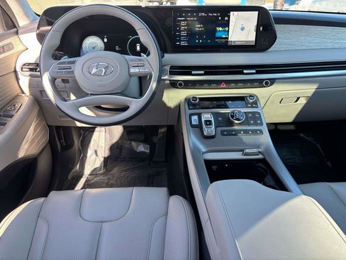 Used 2025 Hyundai Palisade Calligraphy image 9
