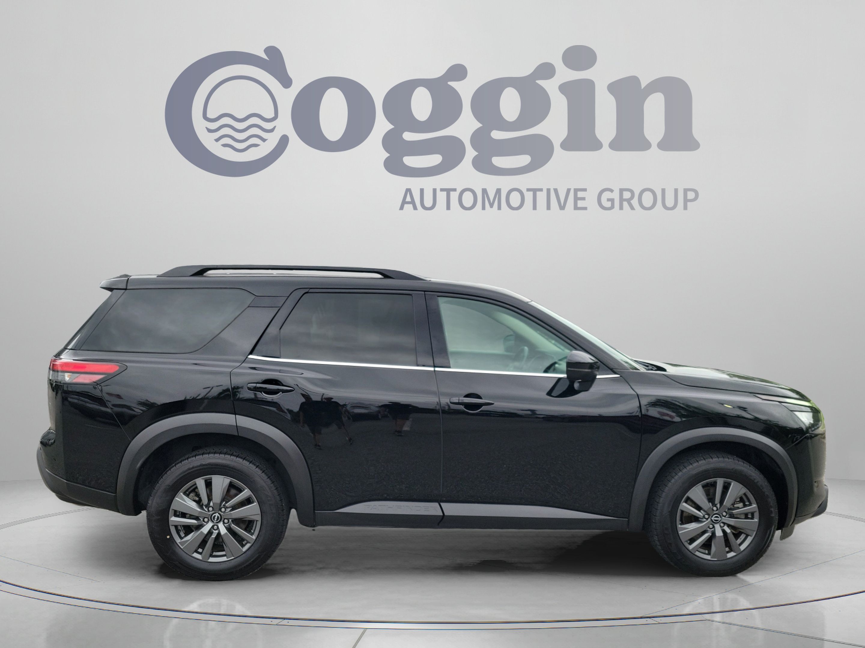 Used 2023 Nissan Pathfinder SV AWD/4WD image 4
