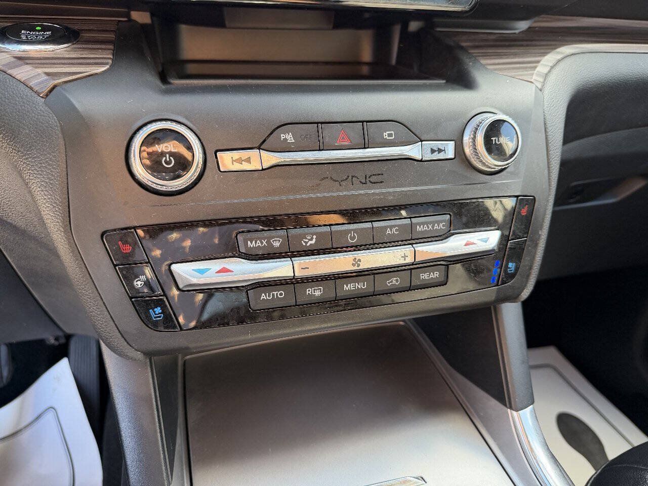 Used 2020 Ford Explorer Limited AWD/4WD image 24