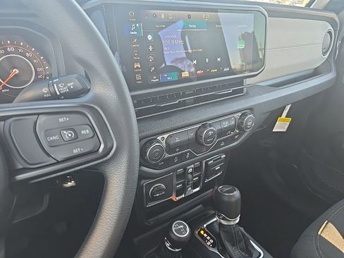 New 2026 Jeep Gladiator Sport AWD/4WD image 16