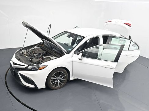 Used 2024 Toyota Camry SE FWD image 26