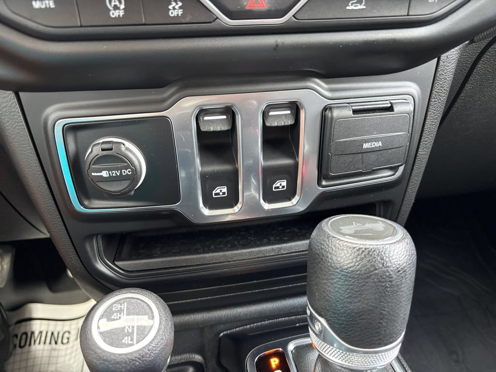Used 2022 Jeep Wrangler Sport AWD/4WD image 27
