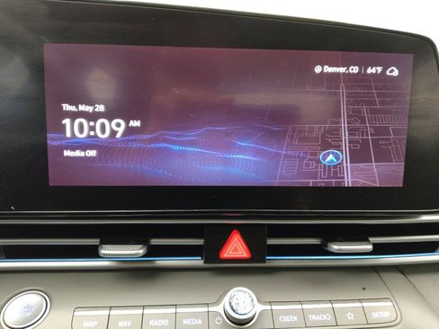 Used 2024 Hyundai Elantra SEL FWD image 25