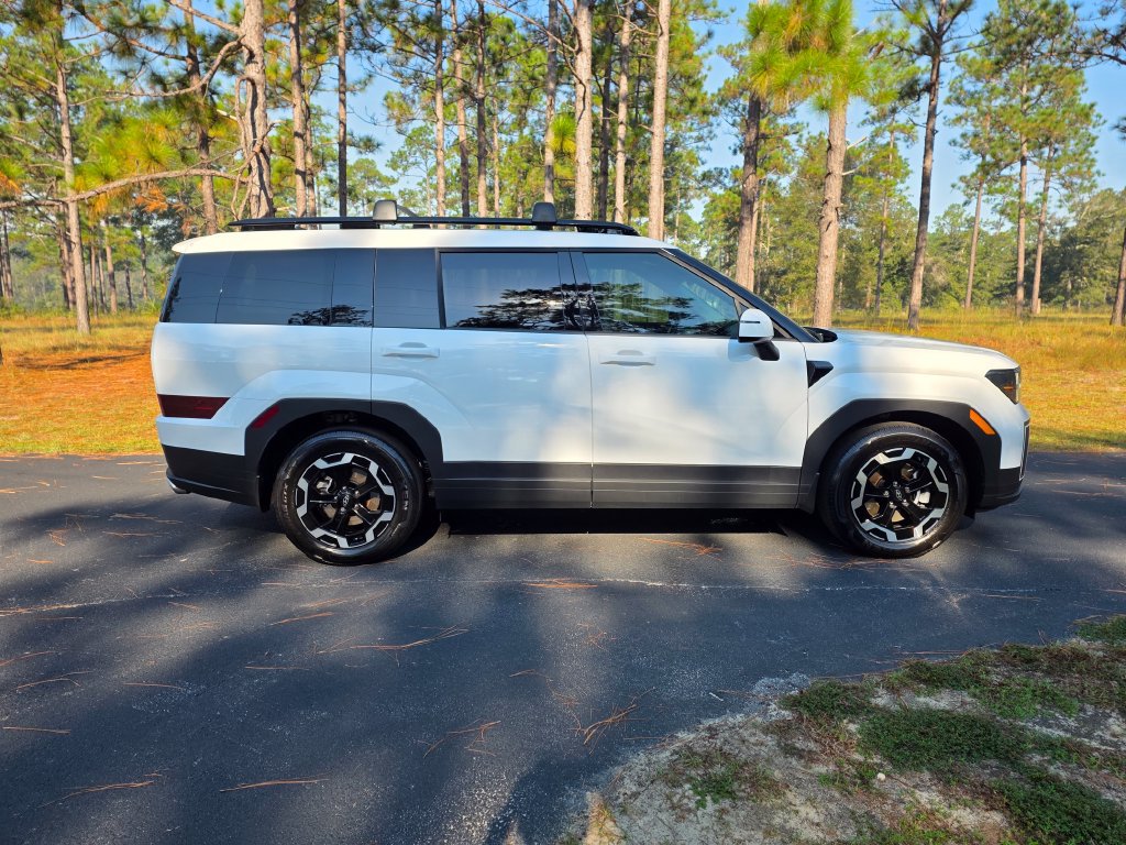 Used 2025 Hyundai Santa Fe SEL FWD image 6
