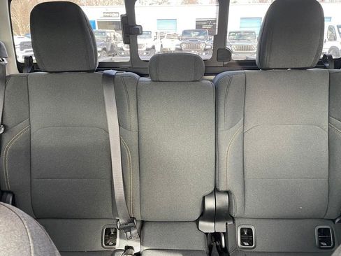 Used 2025 Jeep Gladiator Sport image 19