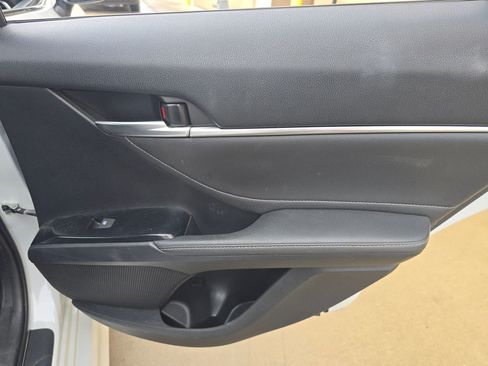 Used 2018 Toyota Camry XSE image 29