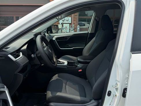 Used 2019 Toyota RAV4 LE FWD image 28